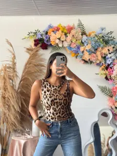 HZS186-061868 BLUSA CORTA CON ESTAMPADO ANIMAL PRINT