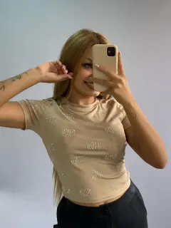 LJR128-041280 BLUSA CON MAGAS Y CUELLO REDONDO CON DETALLES EN BRILLANTES