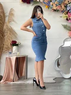 YM115-091152 VESTIDO CON CUELLO Y BOLSILLOS EN JEANS