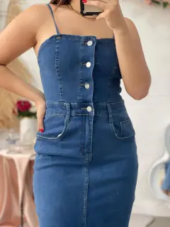 YM113-091135 VESTIDO LARGO CON TIRANTES Y BOTONES ADELANTE EN JEANS