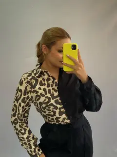 Camisa Estampada de Animal Print Manga Larga y Cuello Beige