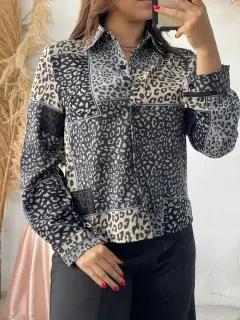 HZS197-061974 CAMISA MANGA LARGA ESTAMPADO DE ANIMAL PRINT