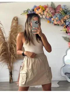 JR050-020505 FALDA CASUAL CON BOLSILLOS TIPO CARGO UNICOLOR