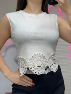 LJR228-042281 BLUSA TIPO CAMISETA SIN MANGAS CON HERMOSO DISEñO EN RUEDO