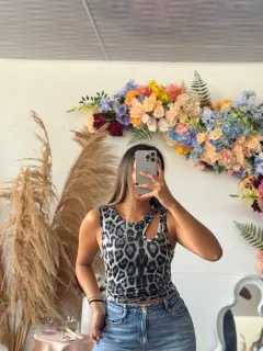 HZS186-061868 BLUSA CORTA CON ESTAMPADO ANIMAL PRINT
