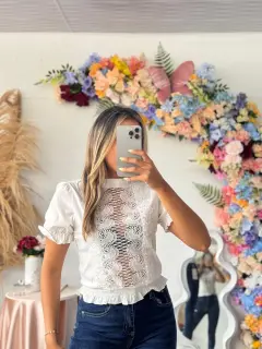 HZS039-060393 CAMISA CON MANGAS CORTAS DETALLE DE ENCAJE DELANTERO
