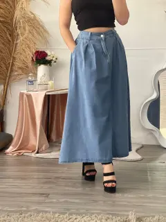 YM104-091049 FALDA LARGA CON DETALLES DE TACHONES DELANTERO EN JEANS