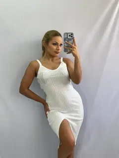 Vestido Tejido de Escote con Abertura
