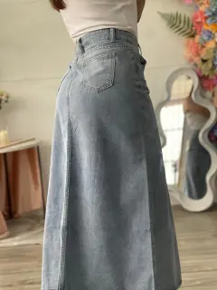 YM093-090938 FALDA LARGA CON PEQUEÑA ABERTURA DELANTERA  EN JEANS